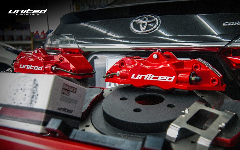 UNITED 高品質鍛造卡鉗-前大四活塞+330mm 一體單片式碟盤(TOYOTA ALTIS) | 聯結汽車有限公司 T&UNITED Racing.