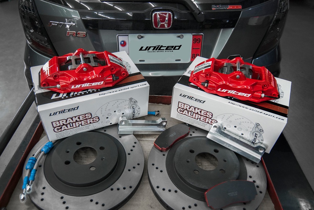 UNITED 高品質鍛造卡鉗-前大四活塞+330mm 一體單片式碟盤(HONDA FIT) | 聯結汽車有限公司 T&UNITED Racing.
