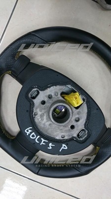 日本外匯 VW GOLF5 倍耐力式樣 方向盤 | 聯結汽車有限公司 T&UNITED Racing.
