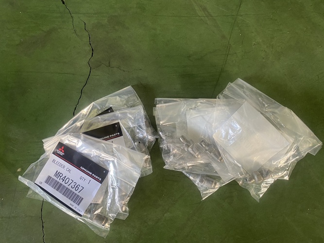 日本外匯 EVO-5~9  原廠前後Brembo卡鉗卸油螺絲