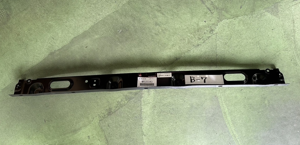 EVO9 原廠後保桿中上固定鐵支架